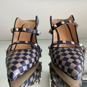 Vinci Leather brand new heels.